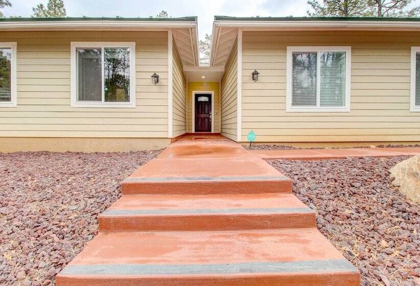 Pinetop Lakeside Home W/ Private Hot Tub & Bar