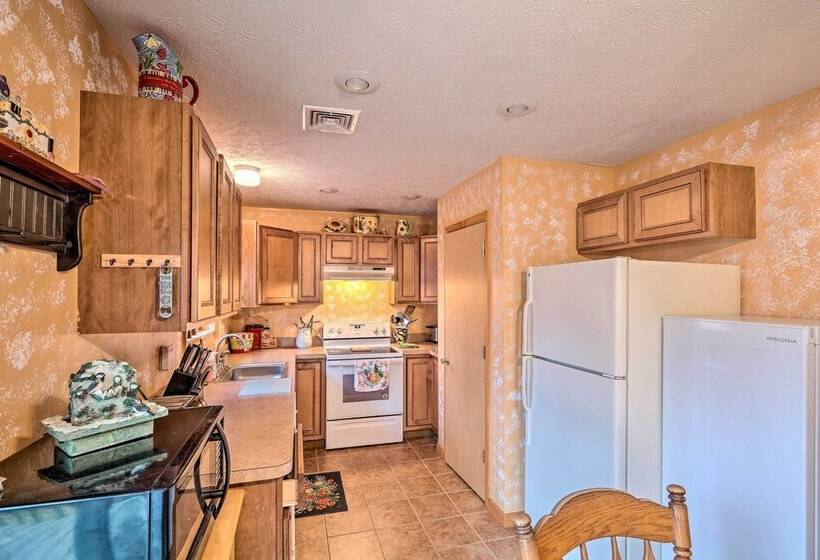 Walk To Pool & Lake: Albrightsville Vacation Home!