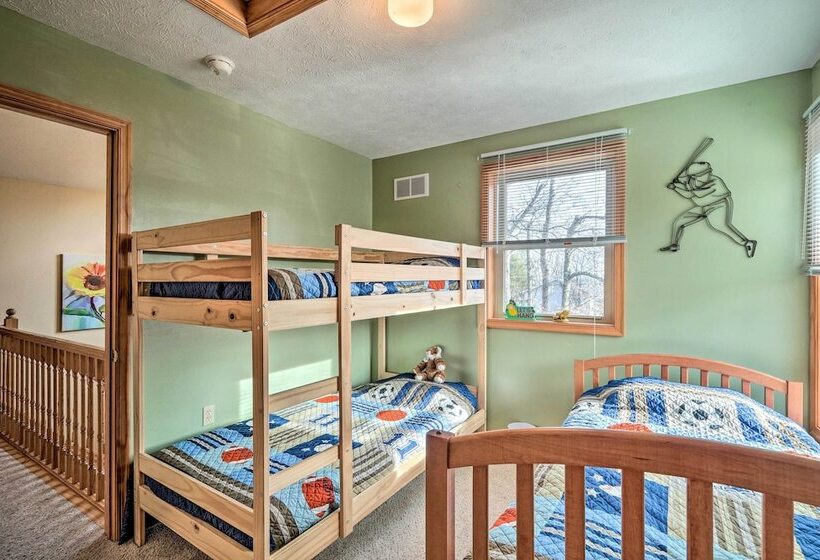 Walk To Pool & Lake: Albrightsville Vacation Home!