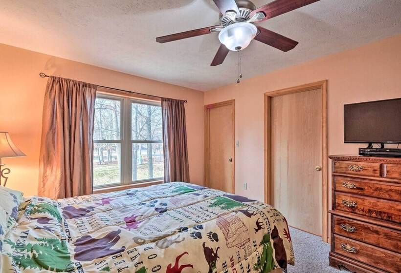 Walk To Pool & Lake: Albrightsville Vacation Home!