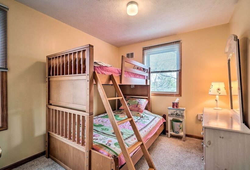 Walk To Pool & Lake: Albrightsville Vacation Home!