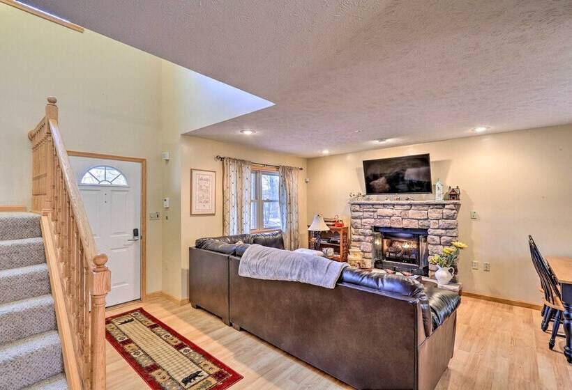 Walk To Pool & Lake: Albrightsville Vacation Home!