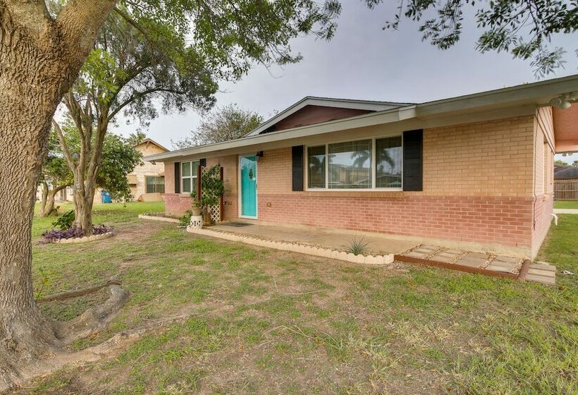 < 3 Mi To South Padre Beach: Port Isabel Home