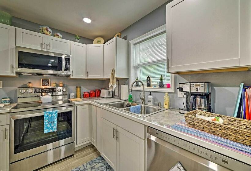 < 3 Mi To South Padre Beach: Port Isabel Home