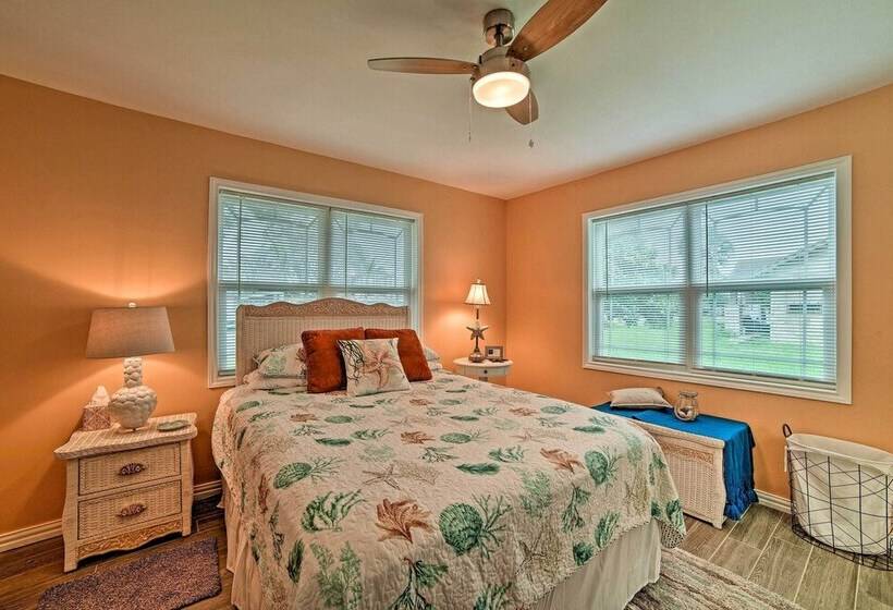 < 3 Mi To South Padre Beach: Port Isabel Home