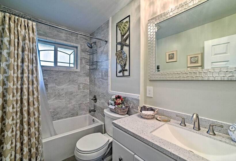 < 3 Mi To South Padre Beach: Port Isabel Home