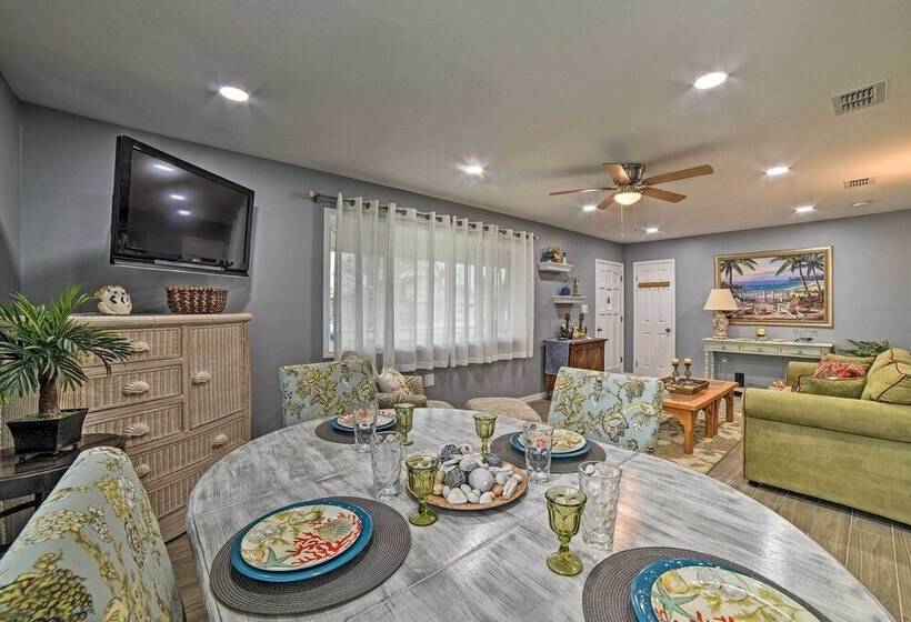 < 3 Mi To South Padre Beach: Port Isabel Home