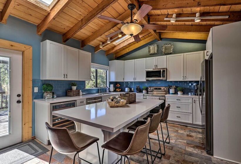 Prescott Cabin W/ Deck & Mtn Views: 4 Mi Downtown!