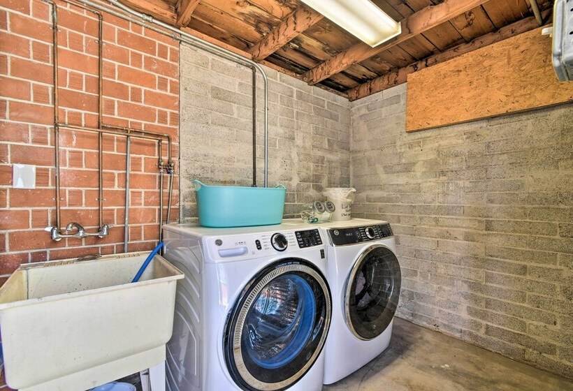 Private Desert Retreat W/ Grill & Mtn Views!