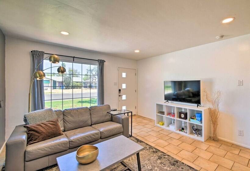 Private Desert Retreat W/ Grill & Mtn Views!