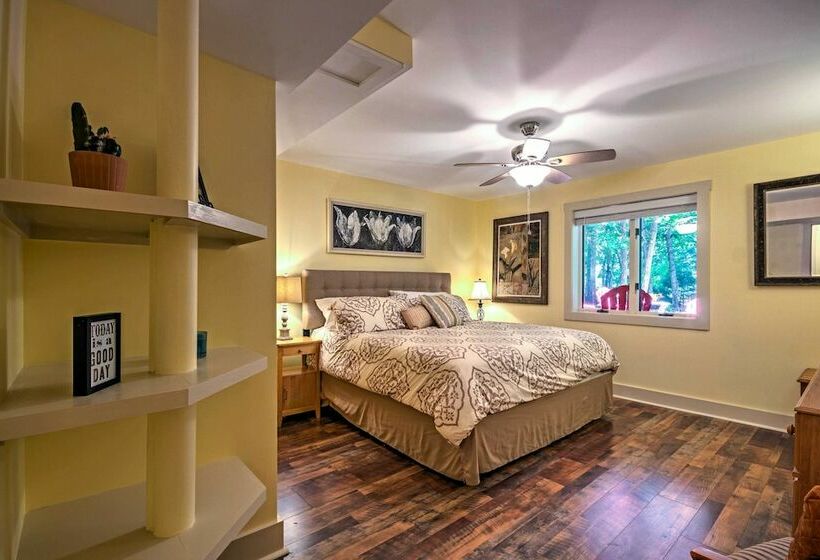 Arden Vacation Rental W/ Private Hot Tub & Grill!