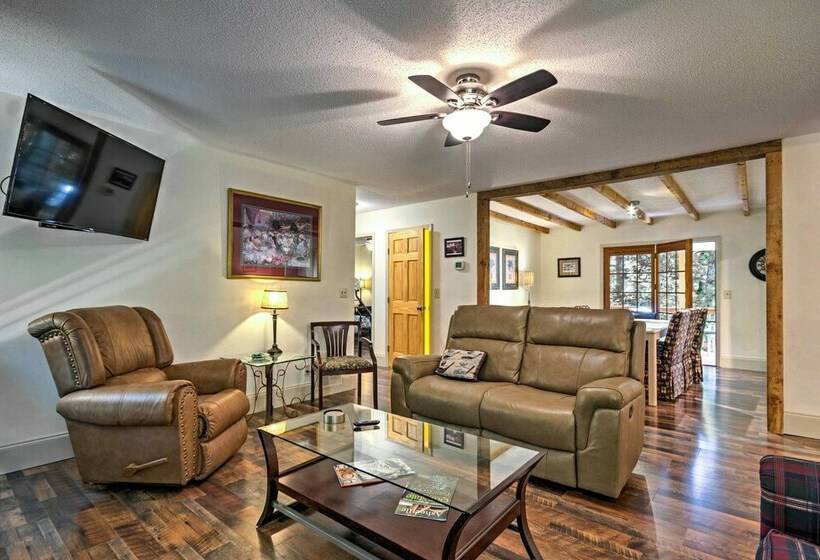 Arden Vacation Rental W/ Private Hot Tub & Grill!