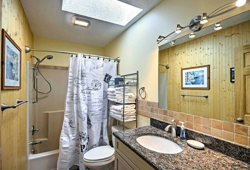 Arden Vacation Rental W/ Private Hot Tub & Grill!