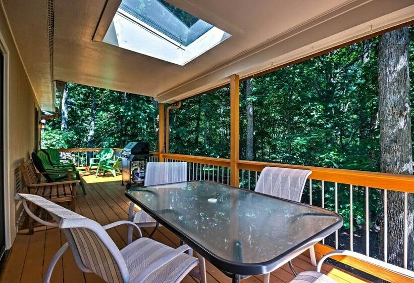 Arden Vacation Rental W/ Private Hot Tub & Grill!