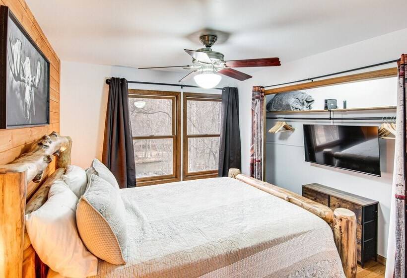 Riverfront Lake Lure Lodge W/ Deck On 13 Acres