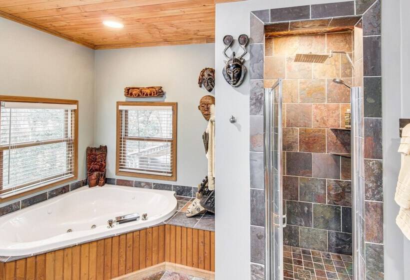 Riverfront Lake Lure Lodge W/ Deck On 13 Acres