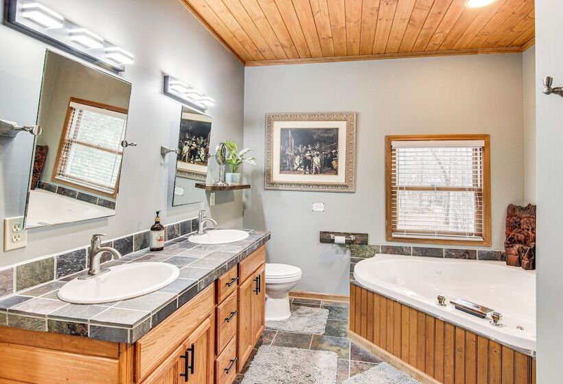 Riverfront Lake Lure Lodge W/ Deck On 13 Acres