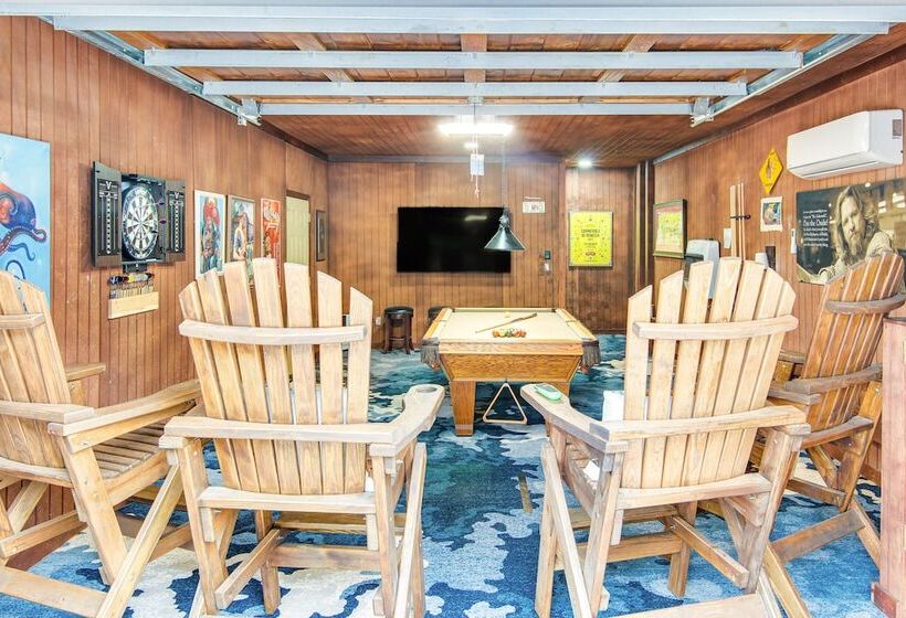 Riverfront Lake Lure Lodge W/ Deck On 13 Acres