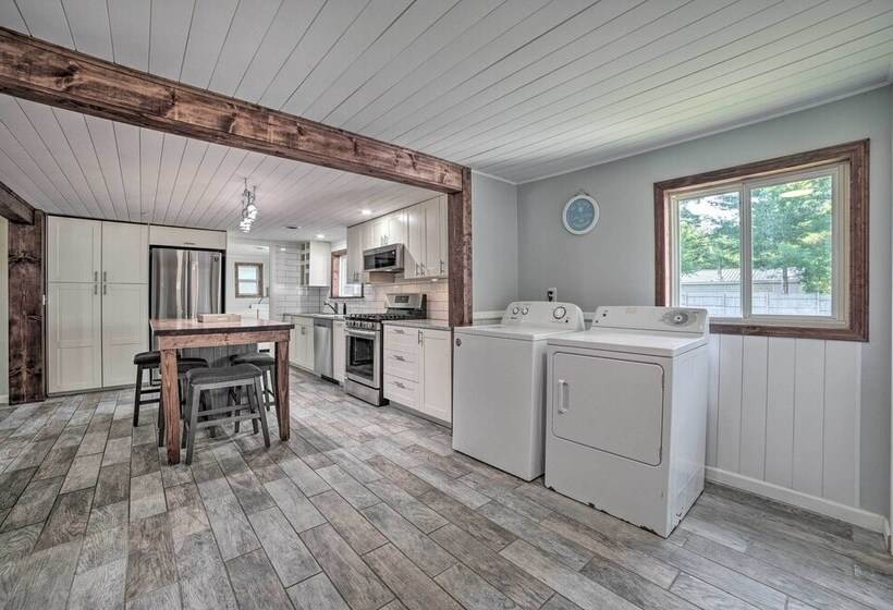 Prudenville Retreat W/ Yard ~ 1 Mi To Lake!