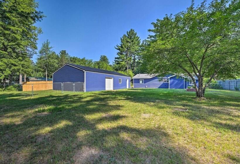 Prudenville Retreat W/ Yard ~ 1 Mi To Lake!