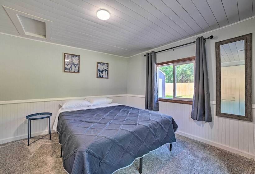 Prudenville Retreat W/ Yard ~ 1 Mi To Lake!