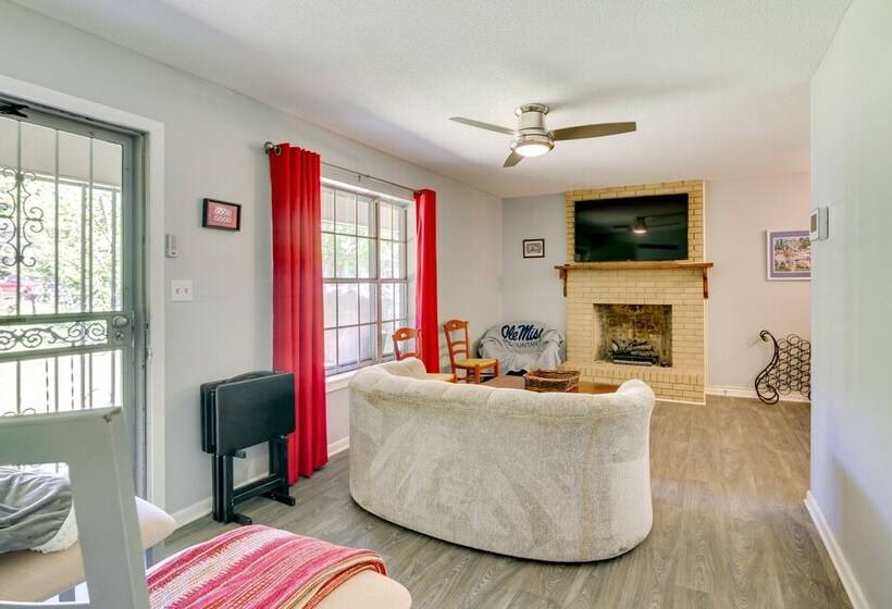 Quaint Oxford Home ~ 2 Mi To Ole Miss & The Grove!