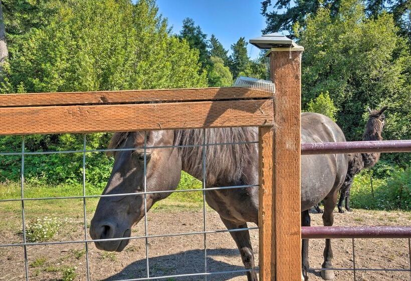 Quaint Riverside Reprieve W/ Kayaks + Floats!