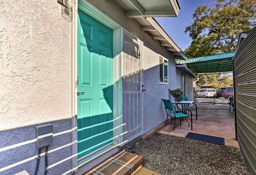 Quiet Carpinteria Cottage By Town & Beaches