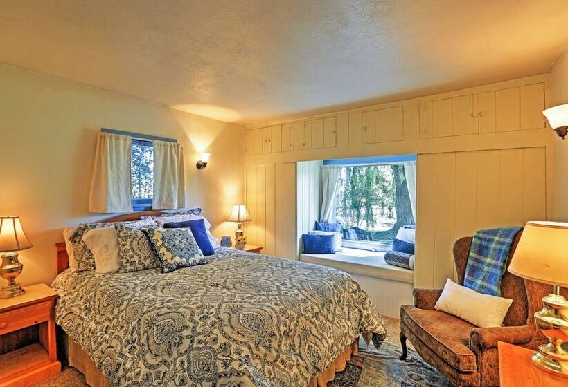 Quiet Durango Farmhouse W/ Beautiful Yard & Gazebo