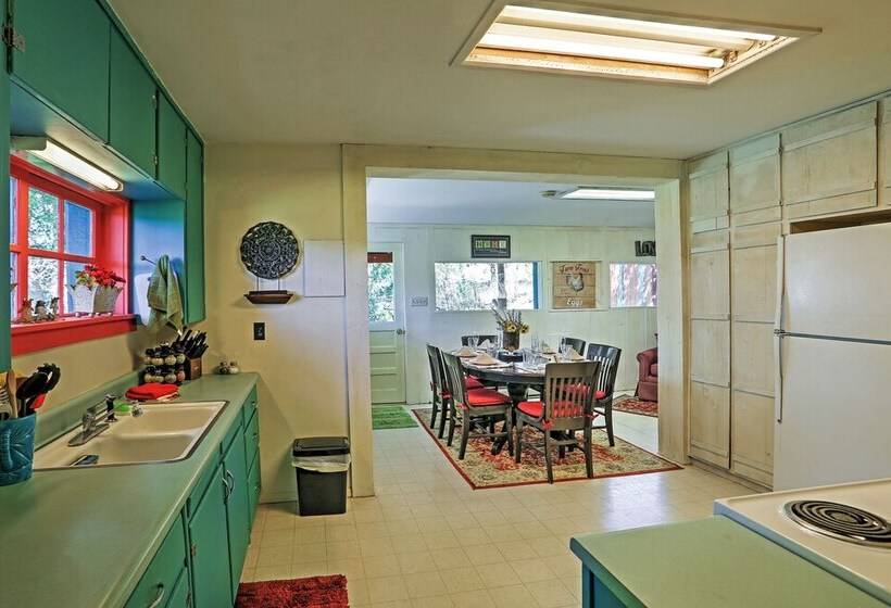 Quiet Durango Farmhouse W/ Beautiful Yard & Gazebo