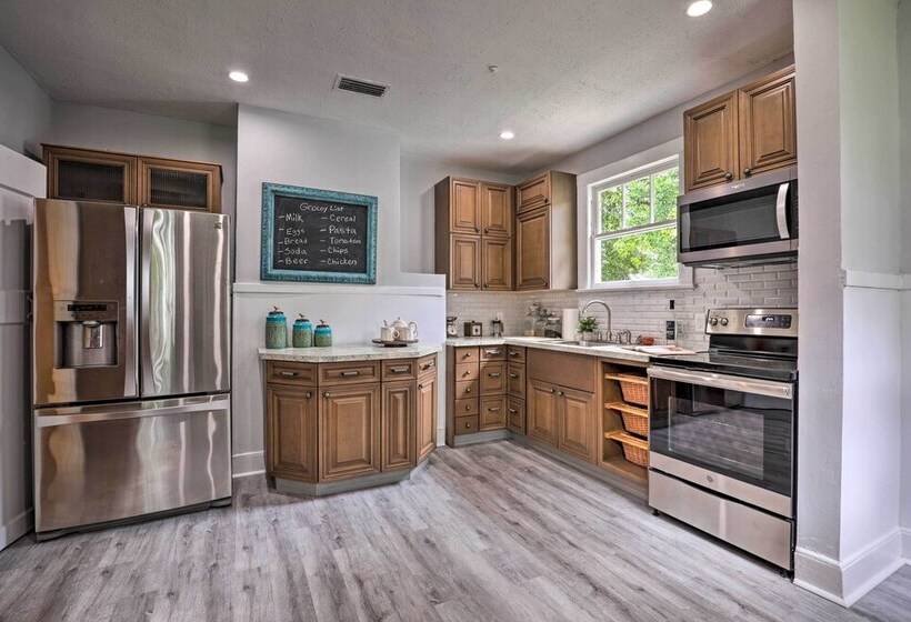 Quiet Jacksonville Retreat   4 Miles To Downtown!