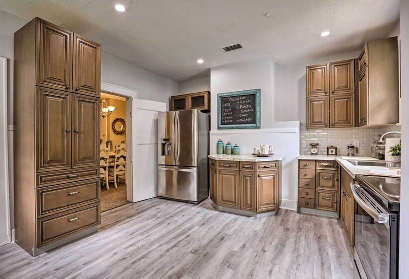 Quiet Jacksonville Retreat   4 Miles To Downtown!