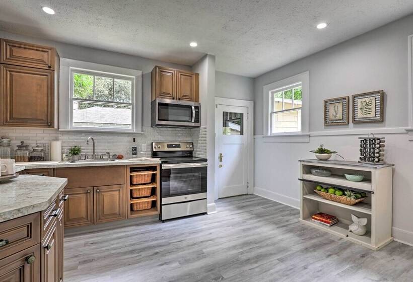 Quiet Jacksonville Retreat   4 Miles To Downtown!