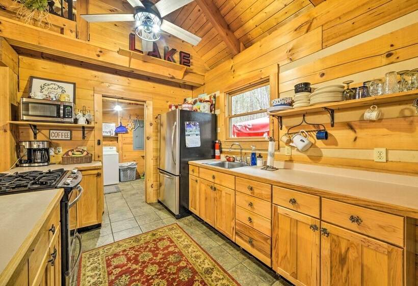 Quiet, Woodsy Retreat: Deck & Kentucky Lake Access