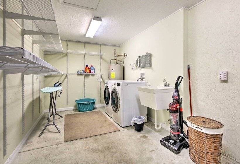 Rainbow River Oasis W/ Kayaks + Furnished Sunroom!