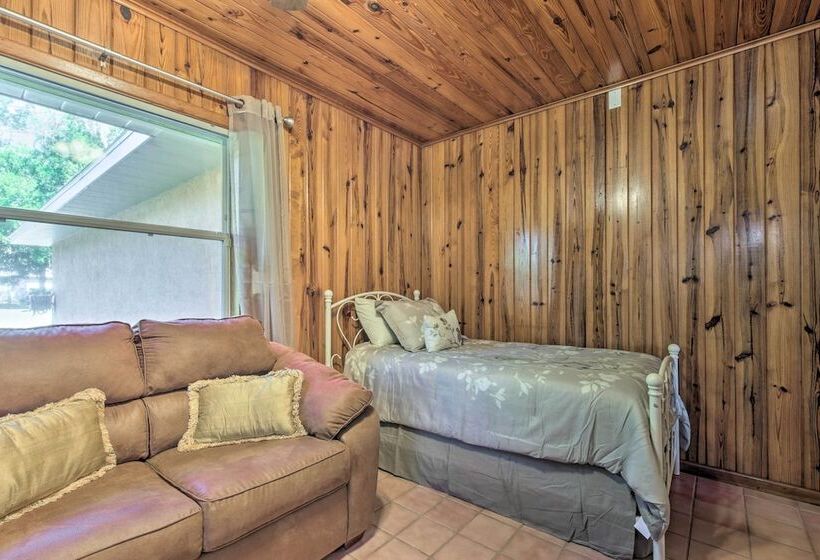 Rainbow River Oasis W/ Kayaks + Furnished Sunroom!