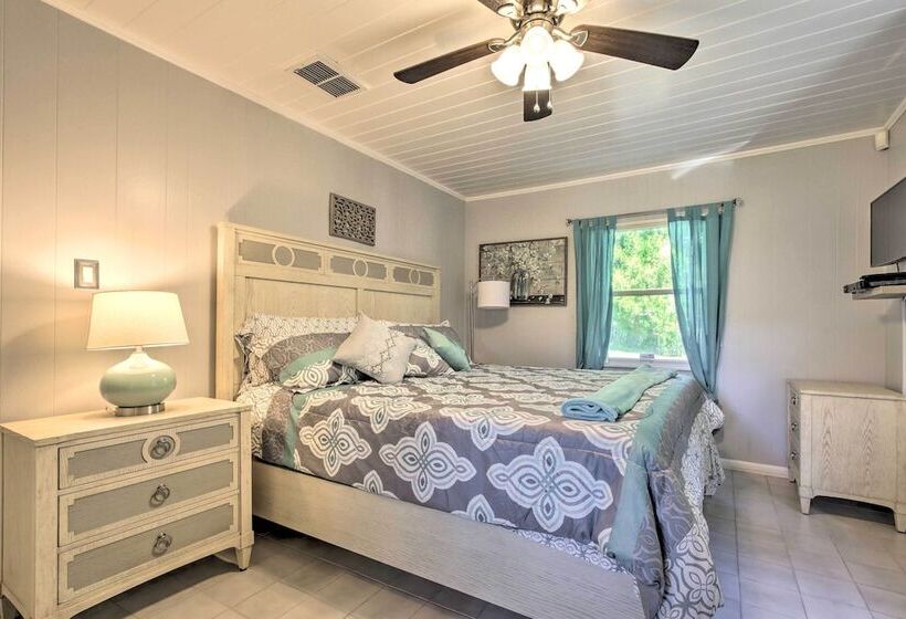 Rainbow River Oasis W/ Kayaks + Furnished Sunroom!