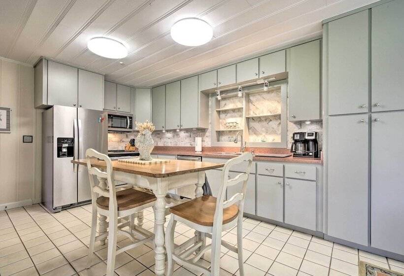 Rainbow River Oasis W/ Kayaks + Furnished Sunroom!