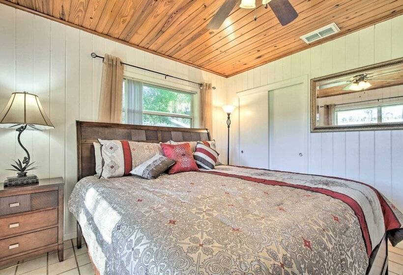 Rainbow River Oasis W/ Kayaks + Furnished Sunroom!