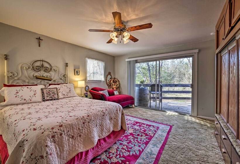 Walk To Downtown: Eclectic Murphys Home W/ Decks!