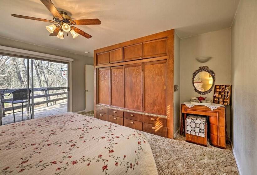 Walk To Downtown: Eclectic Murphys Home W/ Decks!