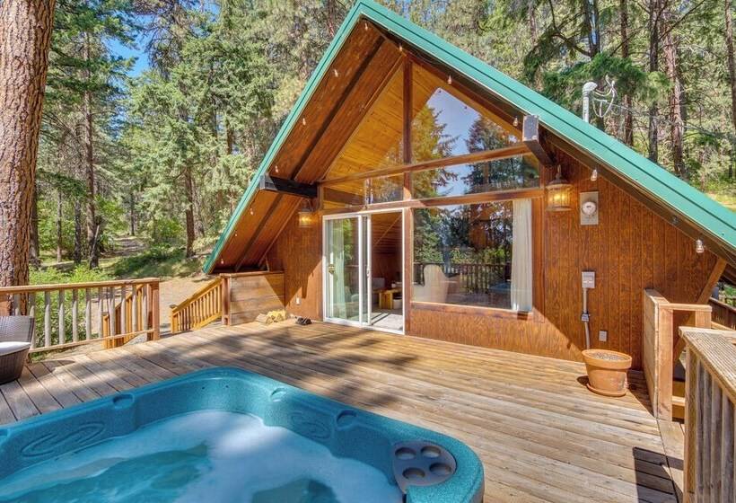 Remote Escape: Peaceful Cabin Near Naches River