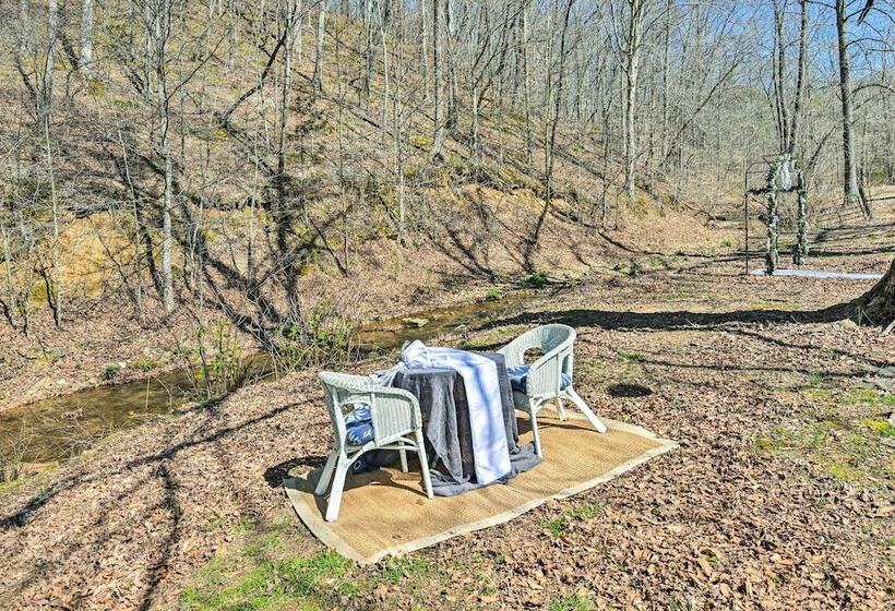 Lyles Peaceful Creekside Home: Hot Tub & Fire Pit