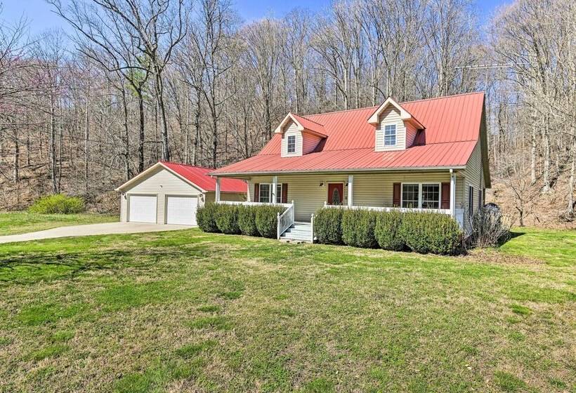 Lyles Peaceful Creekside Home: Hot Tub & Fire Pit