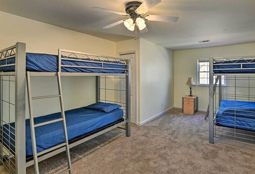 Lyles Peaceful Creekside Home: Hot Tub & Fire Pit