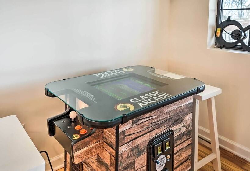 Renovated Cabin W/ Decks, Views, & Fire Pit!