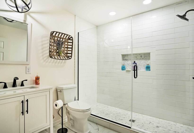 Renovated Cabin W/ Decks, Views, & Fire Pit!