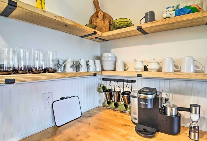 Renovated Cabin W/ Decks, Views, & Fire Pit!