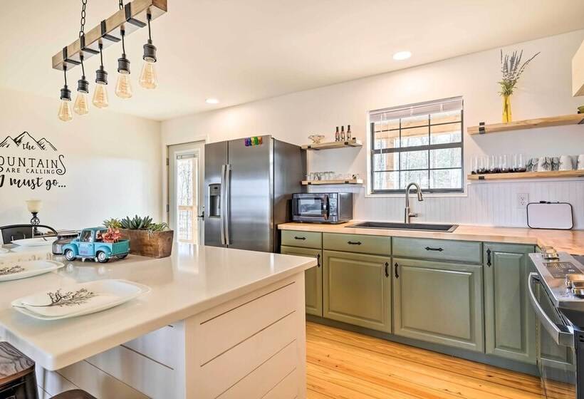 Renovated Cabin W/ Decks, Views, & Fire Pit!