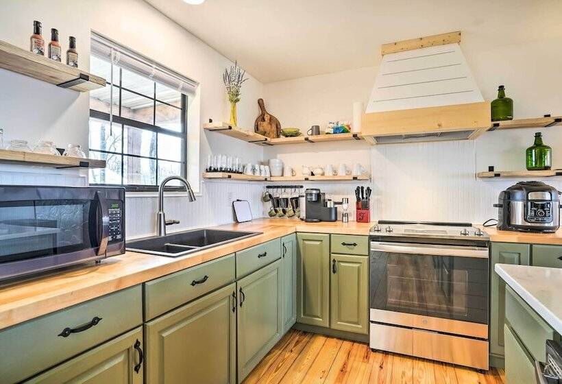 Renovated Cabin W/ Decks, Views, & Fire Pit!